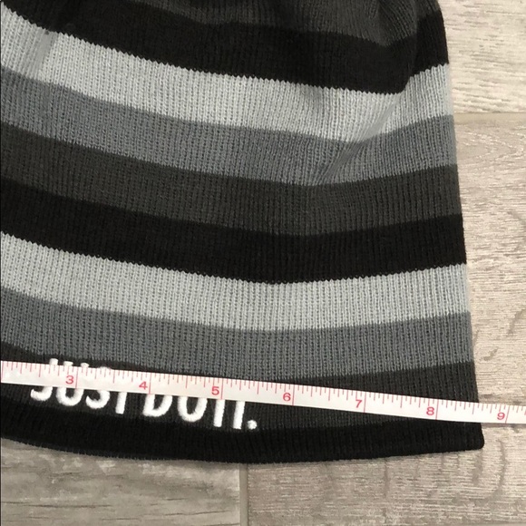 NWT Black/Gray Reversible Nike Beanie - Picture 5 of 6